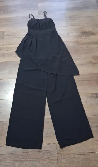 Mono negro elegante pantalón ancho