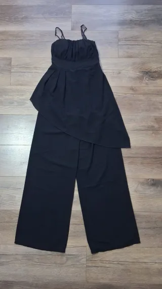 Mono negro elegante pantalón ancho