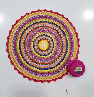 Tapete redondo ganchillo estilo mandala 23 cm diá.
