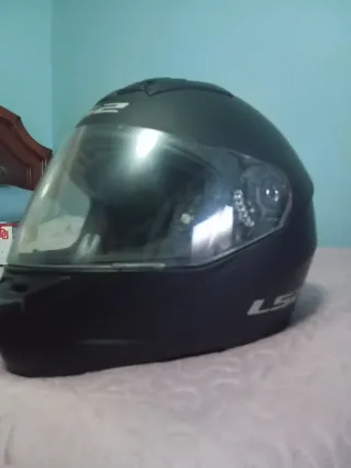 Casco de moto negro LS2