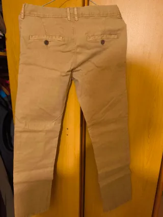 Pantalones chinos Okaidi color camel