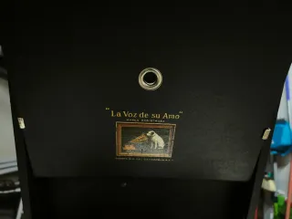 Gramófono antiguo portátil