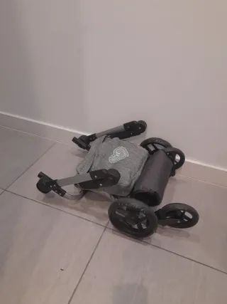 Cochecito de juguete plegable