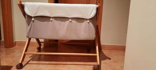 Cuna de madera para bebé