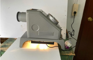 Proyector de diapositivas antiguo