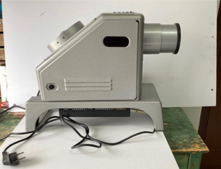 Proyector de diapositivas antiguo