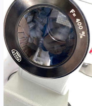 Proyector de diapositivas antiguo