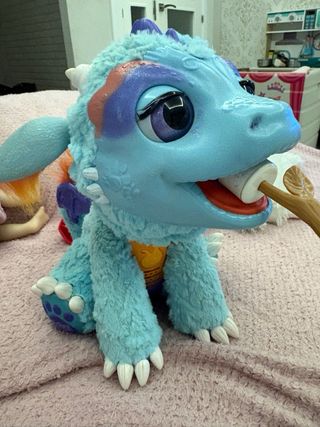 Juguete interactivo de dragón azul