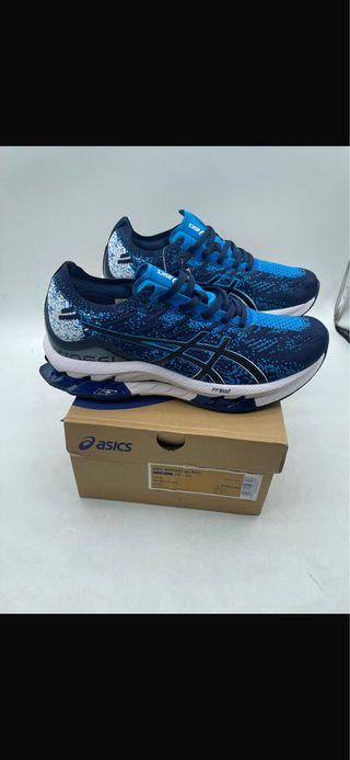 Zapatillas deportivas Asics azules y blancas