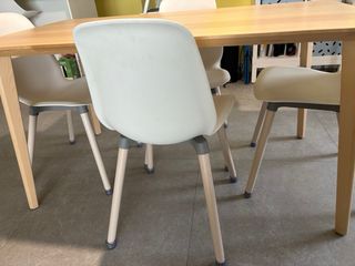 Mesa comedor Ikea y 4 sillas blancas