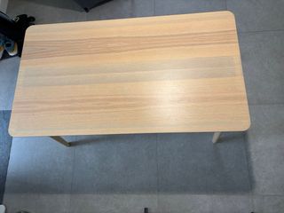 Mesa comedor Ikea y 4 sillas blancas
