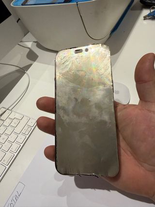 iPhone 16 Pro Max roto