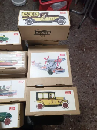 16 Giocattoli di latta a molla