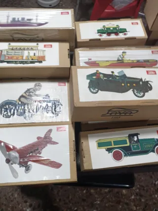 16 Giocattoli di latta a molla