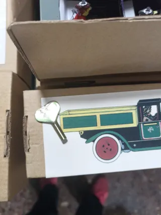 16 Giocattoli di latta a molla