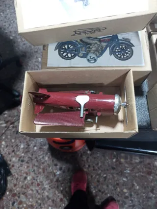 16 Giocattoli di latta a molla