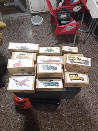 16 Giocattoli di latta a molla