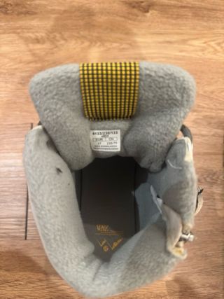 Botas de nieve beige y negras