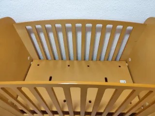 Cuna de bebé de madera