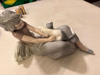 Figura porcelana NAO de Lladró niña y gato.