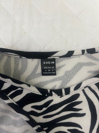 Top estampado cebra con escote