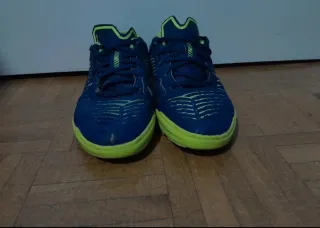 Zapatillas deportivas azules y verdes