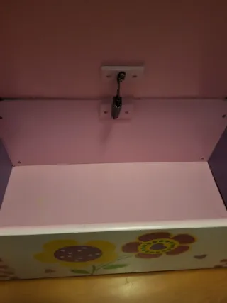 Baúl infantil de madera blanco y azul