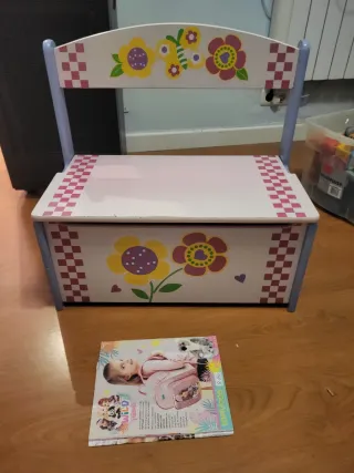 Baúl infantil de madera blanco y azul