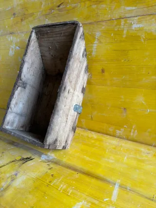 Cuartilla de madera rústica para medir grano