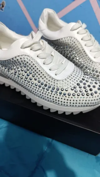 Se vende Deportivas Primadona Blancas con Brillant