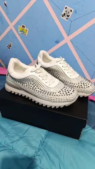 Se vende Deportivas Primadona Blancas con Brillant