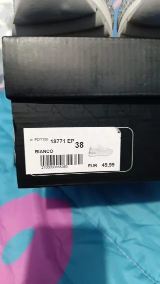 Se vende Deportivas Primadona Blancas con Brillant