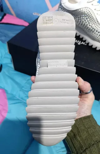 Se vende Deportivas Primadona Blancas con Brillant