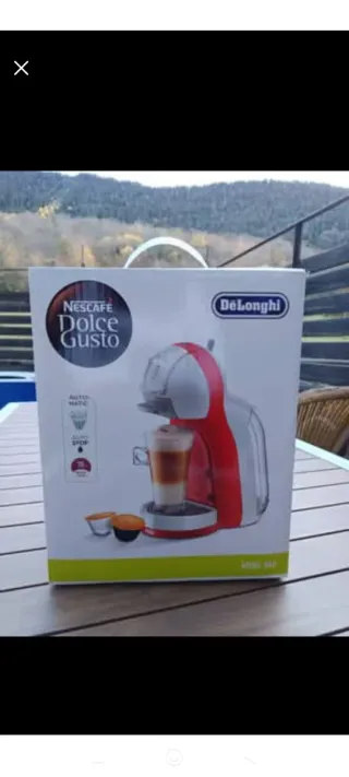 Cafetera Dolce Gusto Delonghi Roja y Blanca