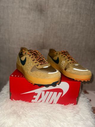 Zapatillas Nike Marrones y Naranjas