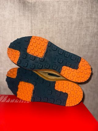 Zapatillas Nike Marrones y Naranjas