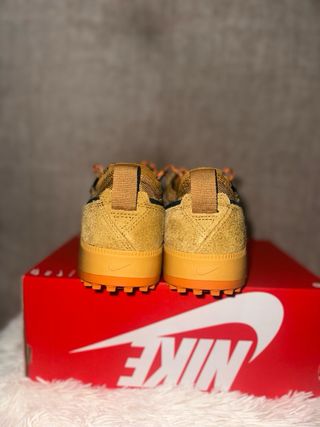 Zapatillas Nike Marrones y Naranjas