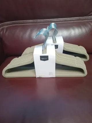 Lote 30 Perchas Terciopelo Amazon Basics