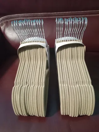 Lote 30 Perchas Terciopelo Amazon Basics