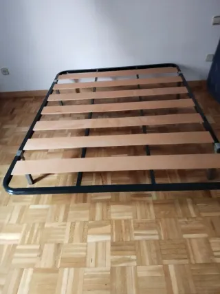 Colchón viscoelástico y somier con patas