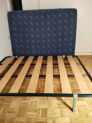 Colchón viscoelástico y somier con patas