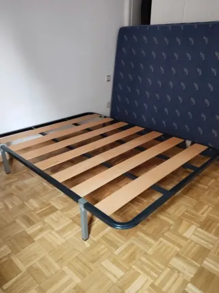 Colchón viscoelástico y somier con patas