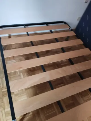 Colchón viscoelástico y somier con patas