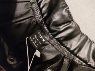 Falda pantalón polipiel negra