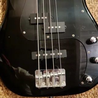 Bajo Eléctrico Squier by Fender Negro