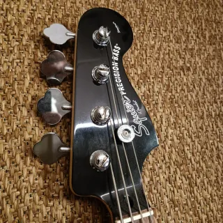 Bajo Eléctrico Squier by Fender Negro