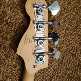 Bajo Eléctrico Squier by Fender Negro