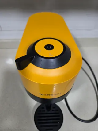 Cafetera Nespresso Vertuo Pop Amarilla