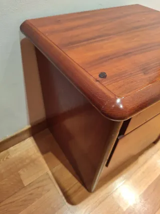 Mesilla de madera maciza