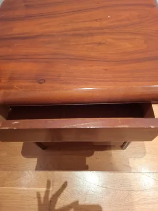 Mesilla de madera maciza